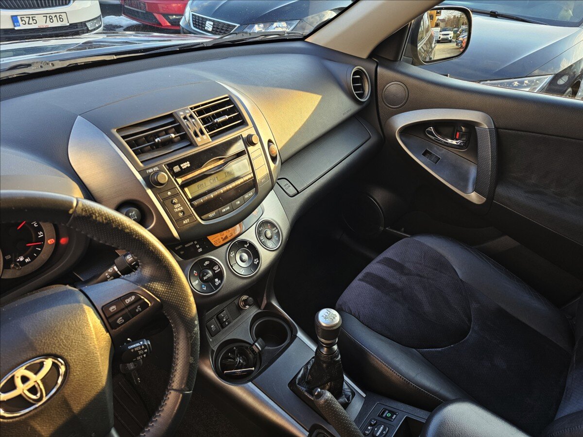 Toyota RAV4 Kombi 2,2 l 110 kw