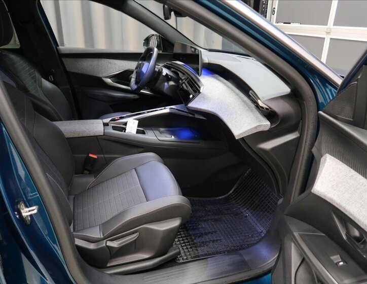 Peugeot 3008 SUV 1,2 l 100 kw