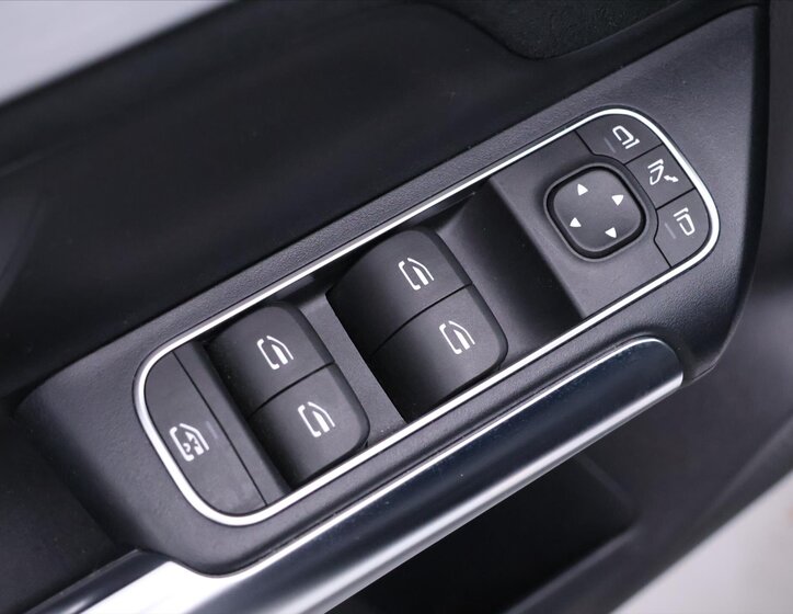 Mercedes-Benz EQA 18