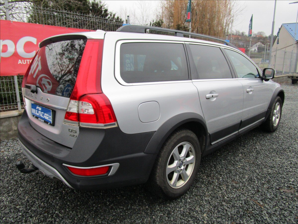 Volvo XC70 Kombi 2,4 l 158 kw