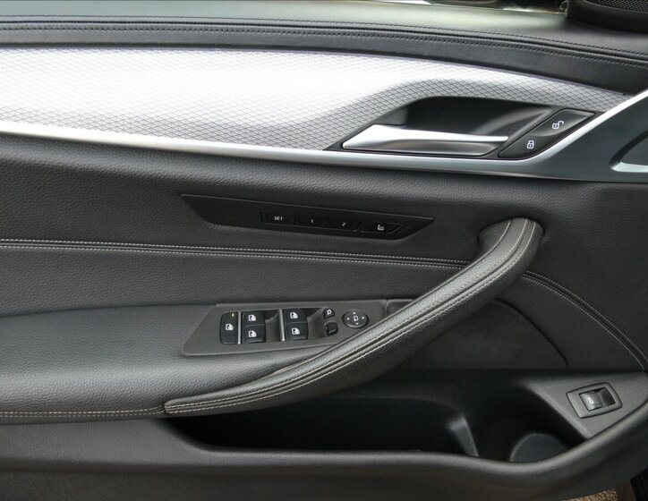 BMW Řada 5 Kombi 3,0 l 235 kw