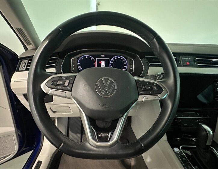 Volkswagen Passat 10