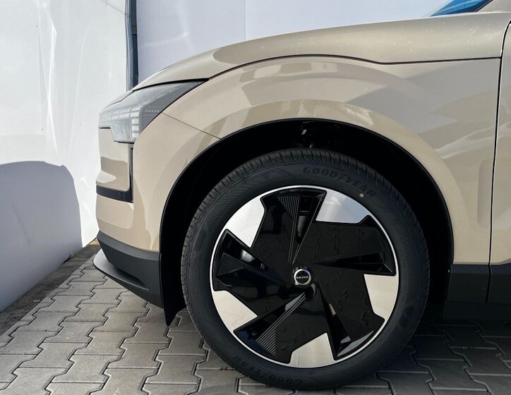 Volvo EX30 SUV / Terénní 69,0 200 kw