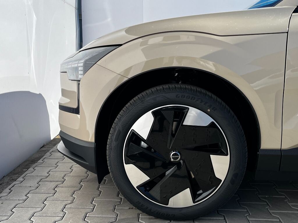 Volvo EX30 SUV / Terénní 69,0 200 kw