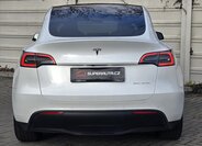 Tesla Model Y 6