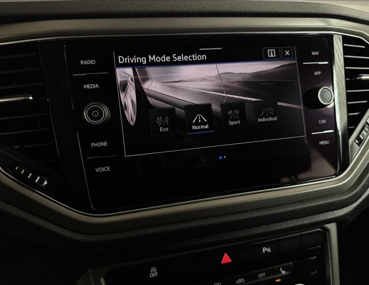 Volkswagen T-Roc SUV / Terénní 2,0 l 140 kw