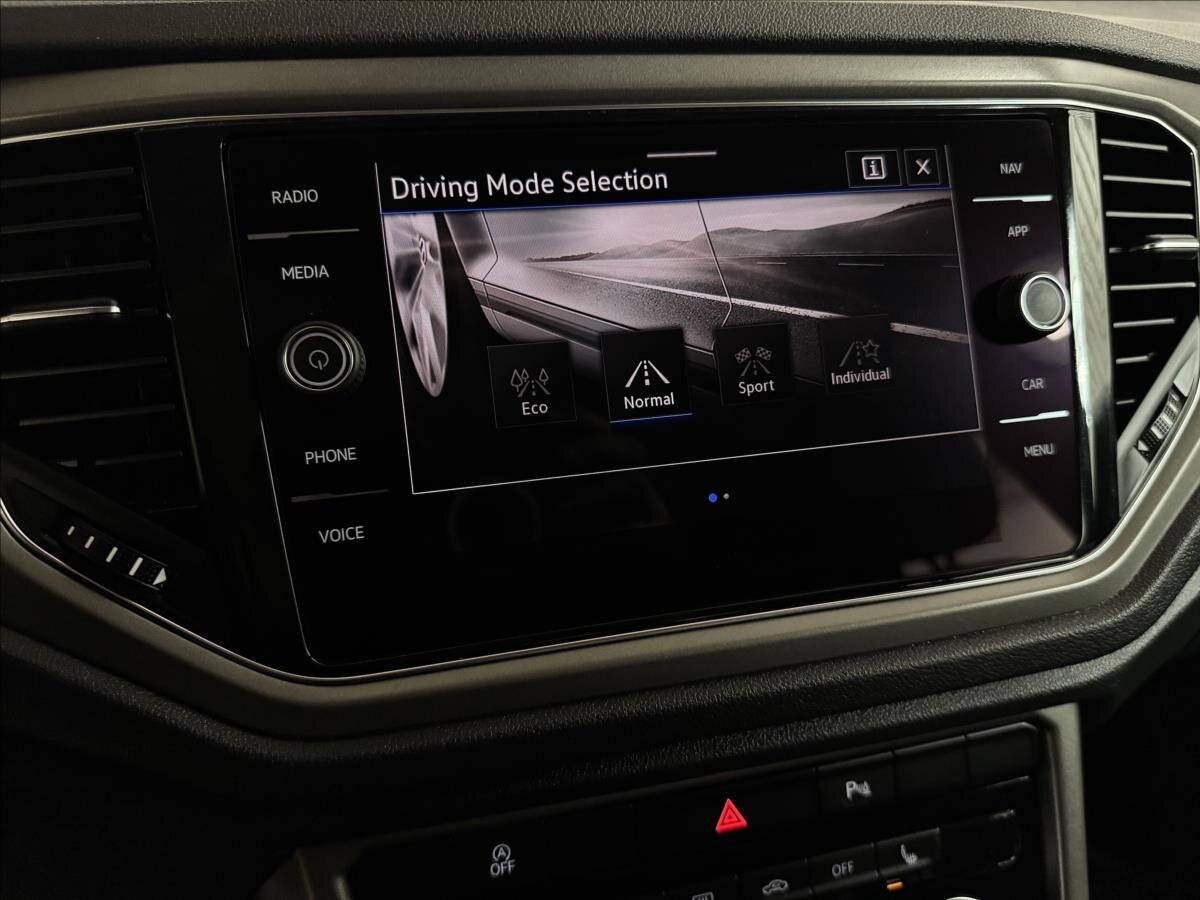 Volkswagen T-Roc SUV / Terénní 2,0 l 140 kw