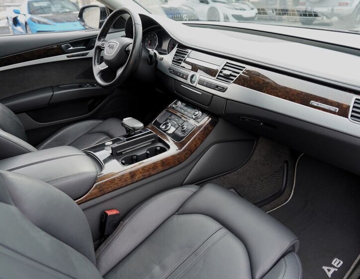 Audi A8 Sedan / Limuzína 3,0 l 213 kw