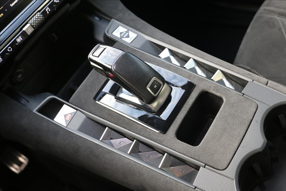 DS Automobiles DS7 Crossback Kombi 2,0 l 130 kw