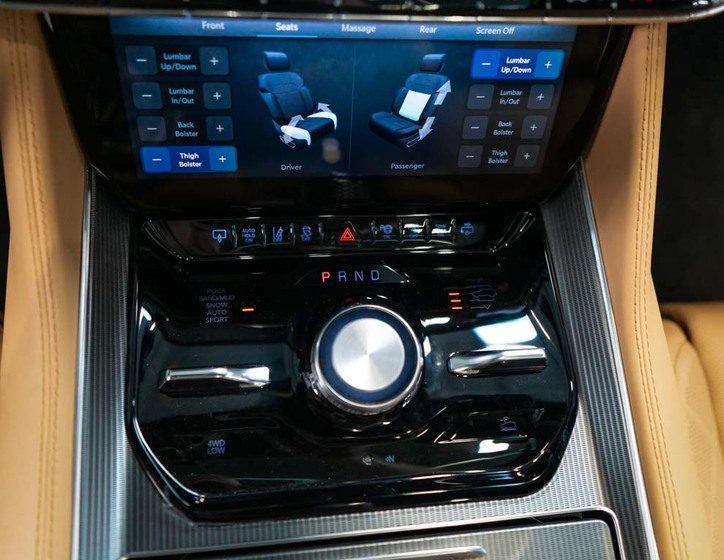 Jeep Grand Wagoneer 27