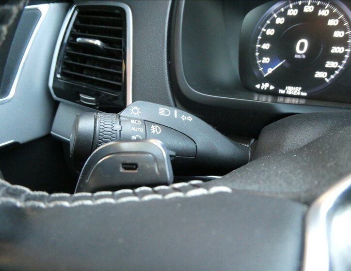 Volvo XC90 SUV / Terénní 2,0 l 228 kw