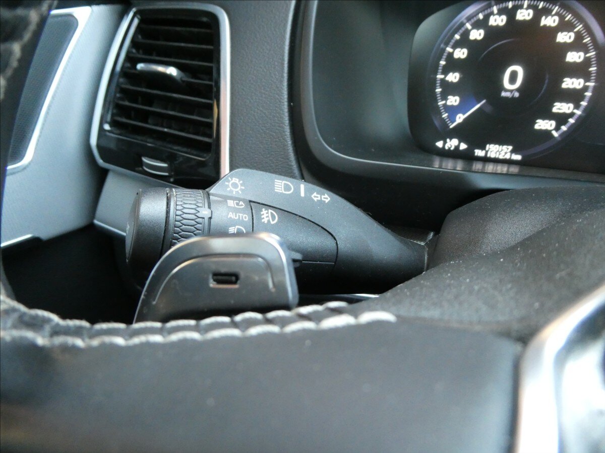 Volvo XC90 SUV / Terénní 2,0 l 228 kw