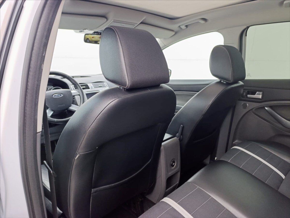 Ford Kuga SUV / Terénní 2,0 l 120 kw