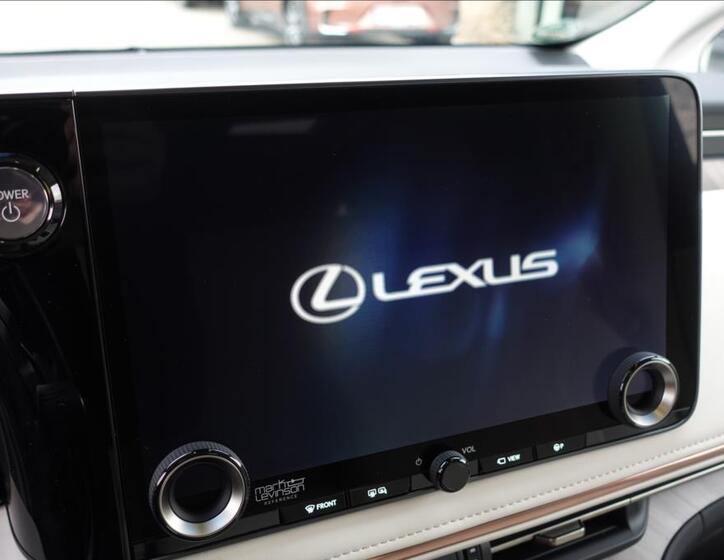 Lexus LM 350h 19
