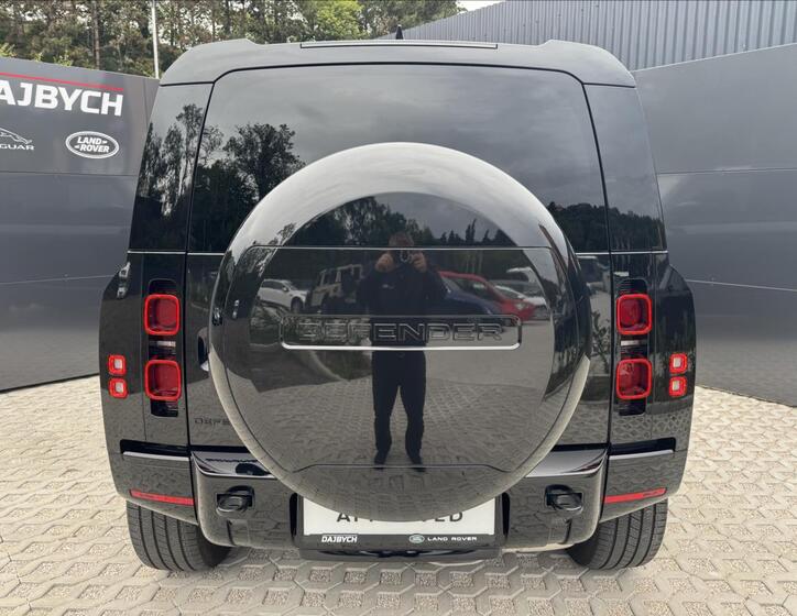 Land Rover Defender 8