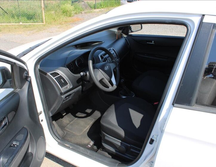 Hyundai i20 9