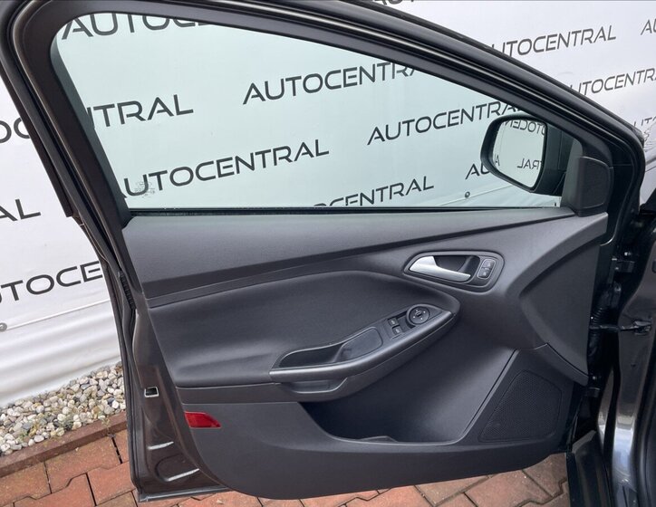 Ford Focus Kombi 999,0 92 kw