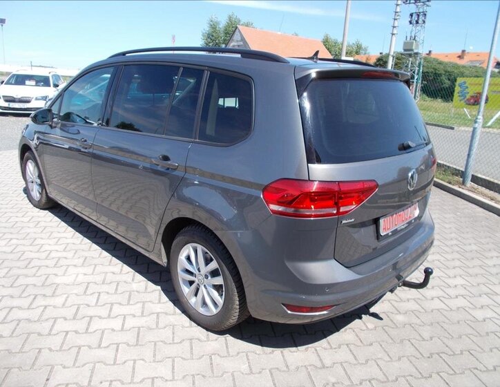 Volkswagen Touran 11