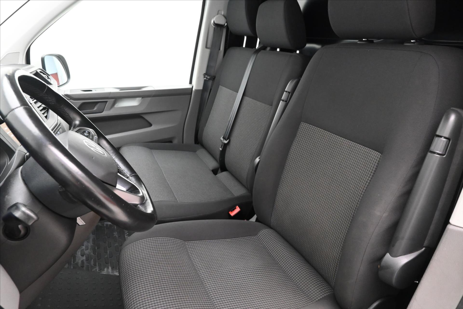 Volkswagen Transporter Skříň 2,0 l 110 kw