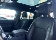 Land Rover Defender 6