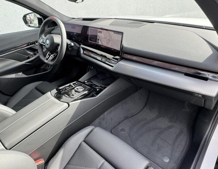 BMW i5 Sedan / Limuzína 1,0 442 kw