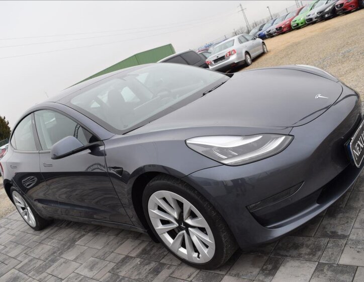 Tesla Model 3 Sedan 0,0 366 kw
