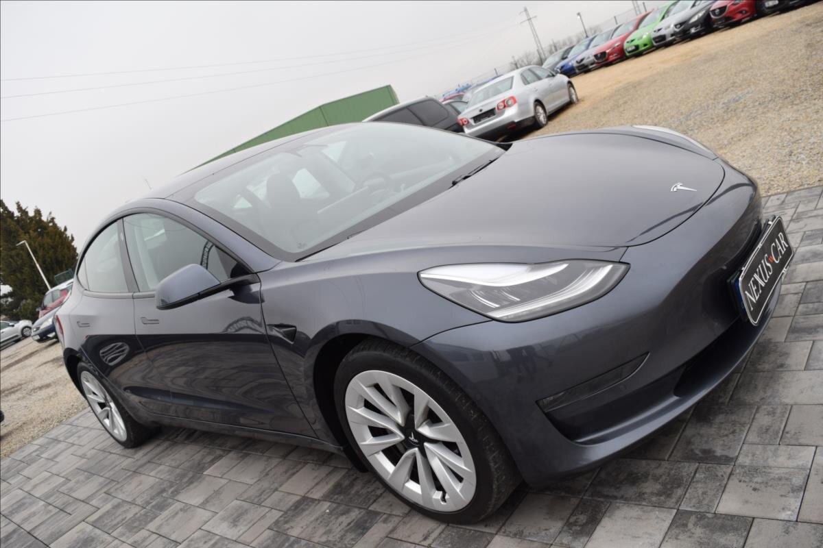 Tesla Model 3 Sedan 0,0 366 kw