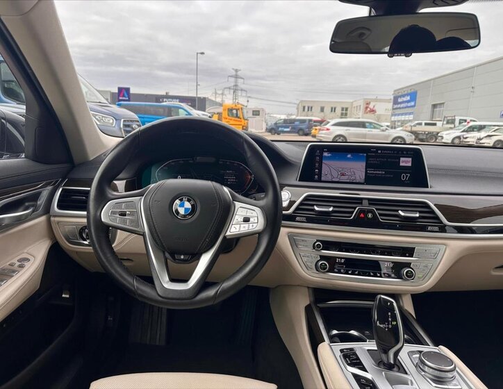 BMW Řada 7 23