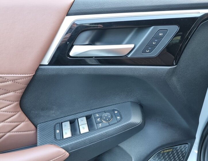 Mitsubishi Outlander SUV 2,4 l 225 kw