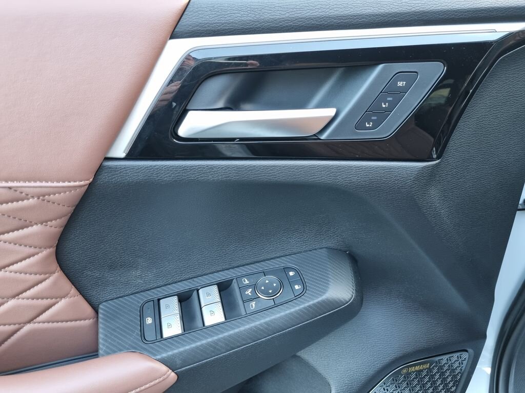 Mitsubishi Outlander SUV 2,4 l 225 kw