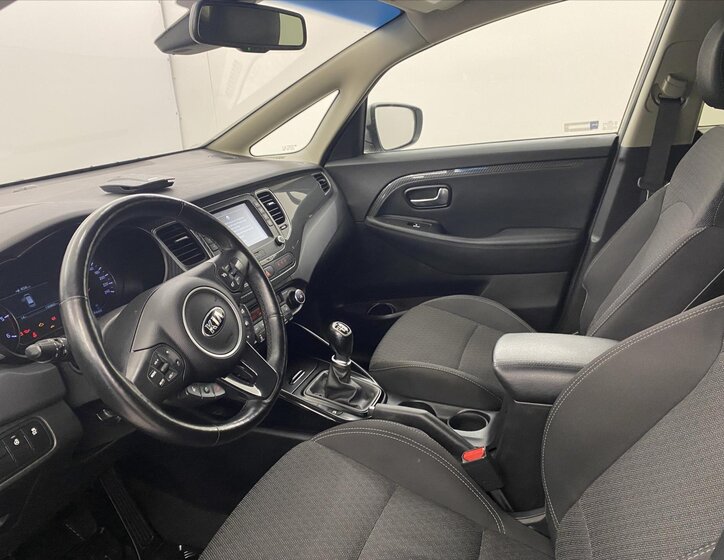 KIA Carens 5