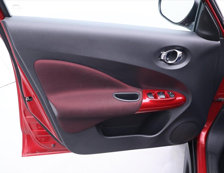 Nissan Juke SUV 1,6 l 140 kw