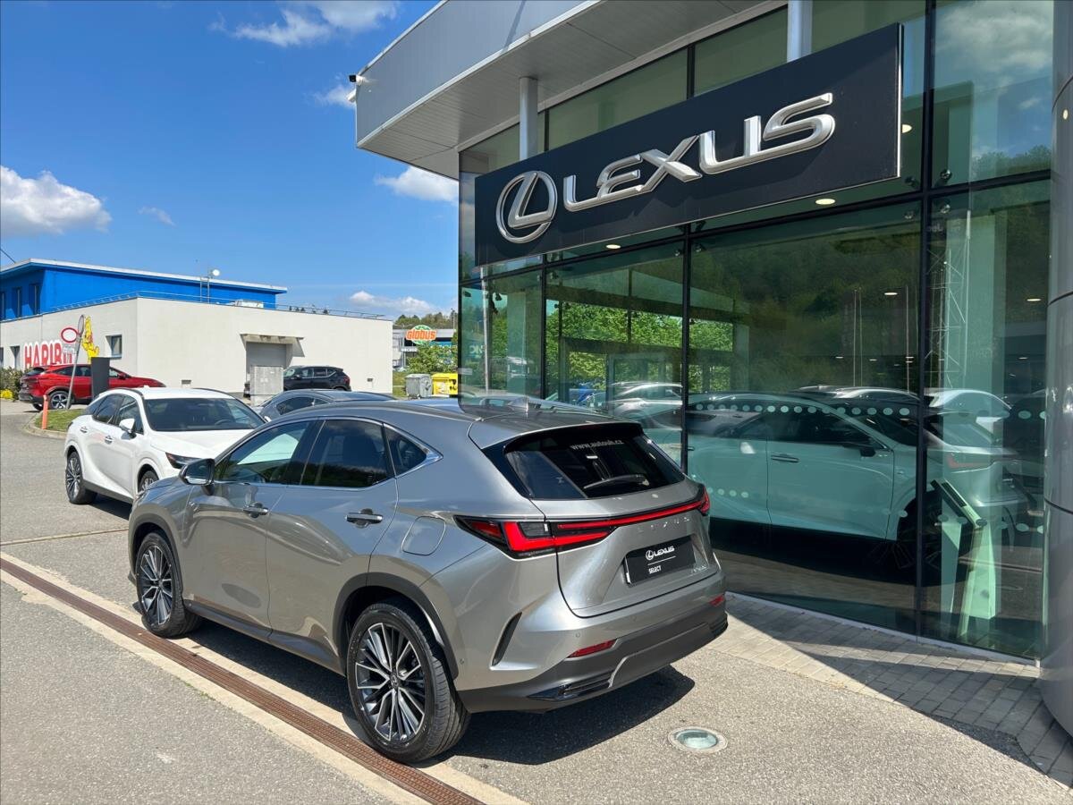 Lexus NX 350h SUV / Terénní 2,5 l 150 kw
