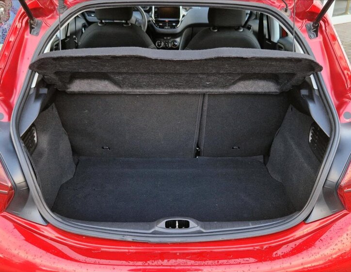 Peugeot 208 Hatchback 1,2 l 61 kw