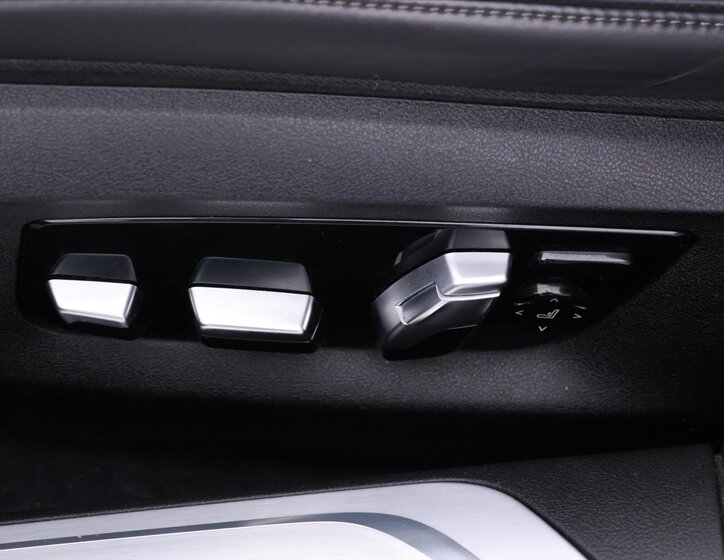 BMW Řada 7 Sedan / Limuzína 4,4 l 330 kw