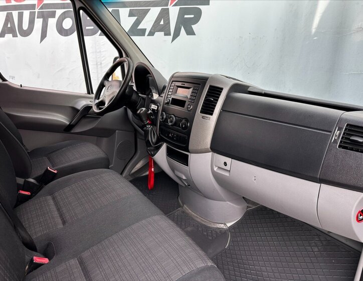 Mercedes-Benz Sprinter 12