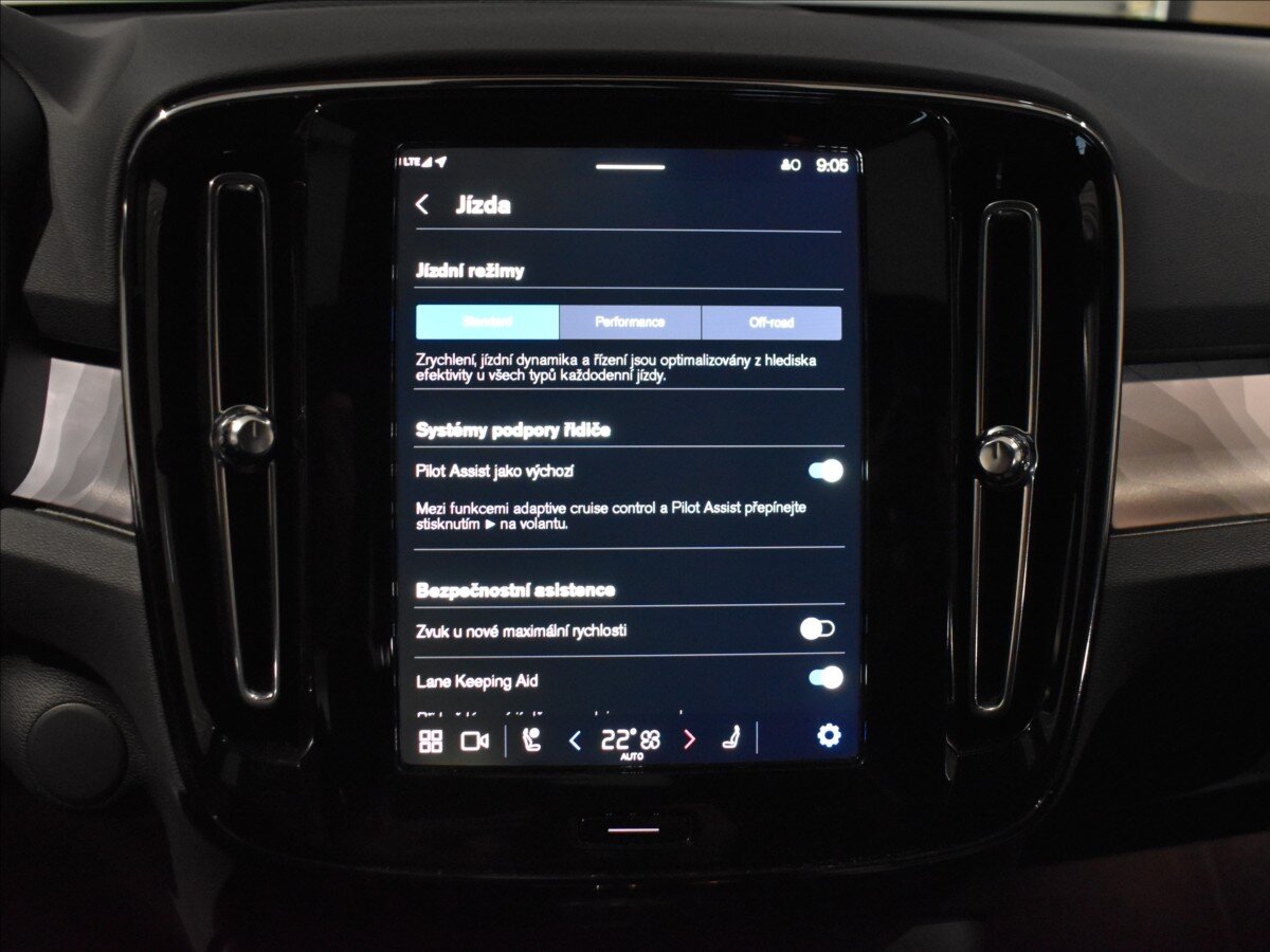 Volvo EX40 SUV / Terénní 0,0 325 kw