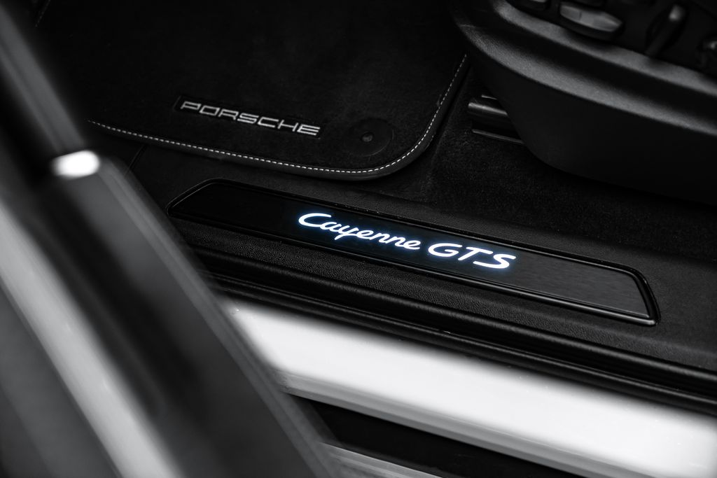 Porsche Cayenne SUV 4,0 l 338 kw