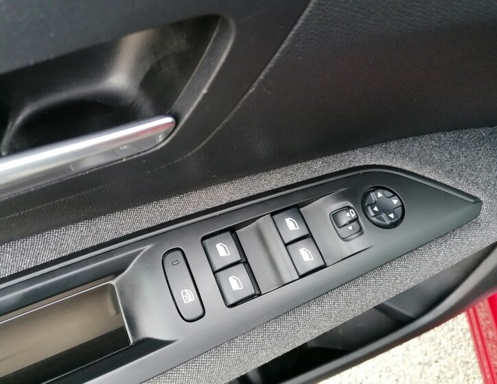 Peugeot 3008 SUV / Terénní 1,2 l 96 kw