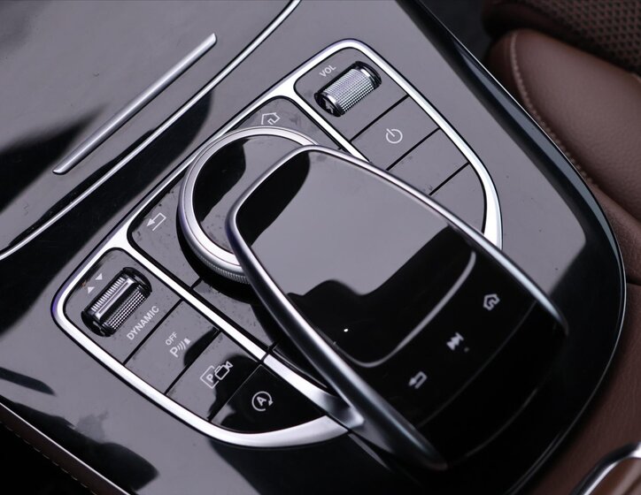 Mercedes-Benz Třídy E Sedan 2,0 l 143 kw