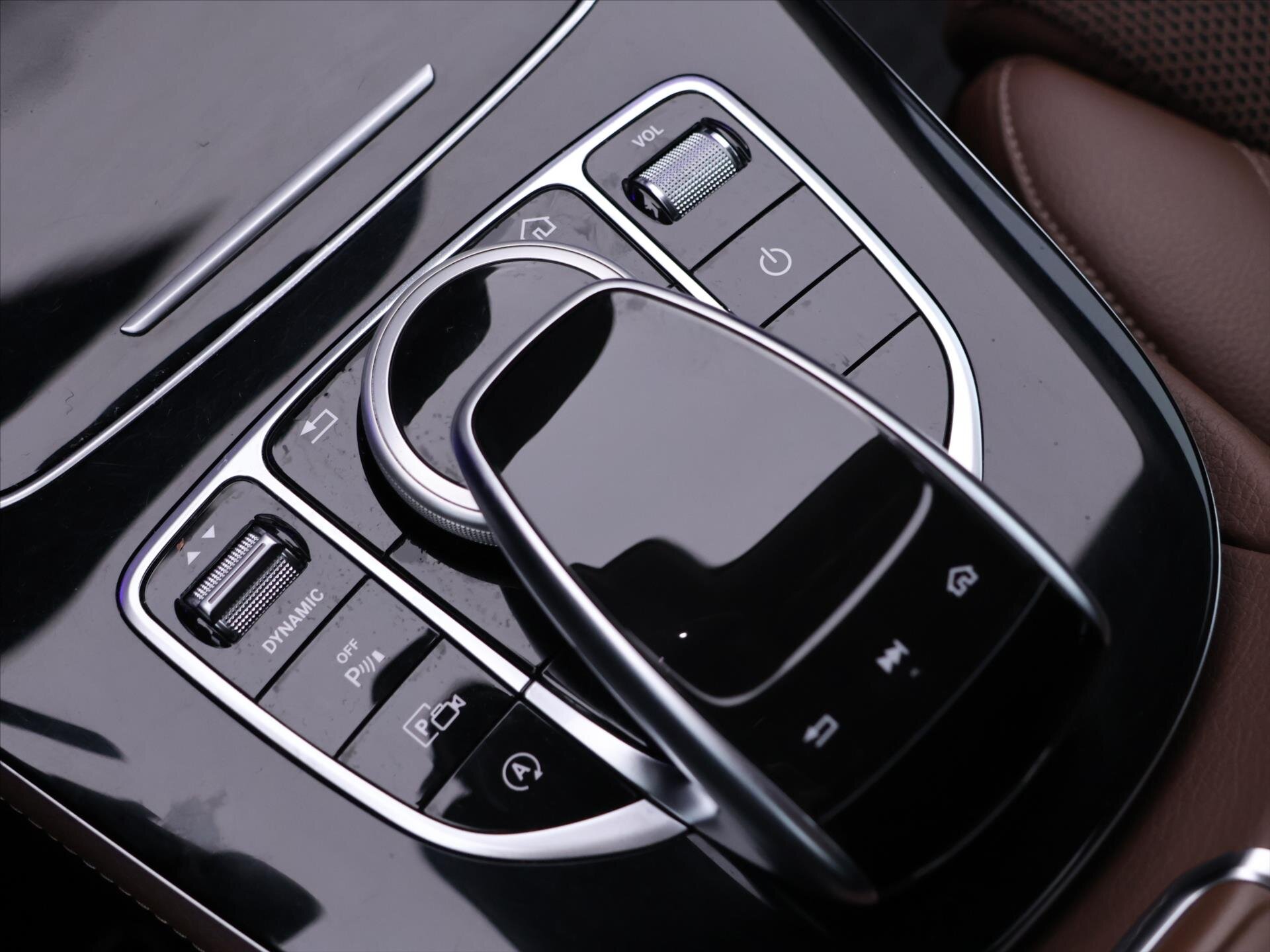 Mercedes-Benz Třídy E Sedan 2,0 l 143 kw