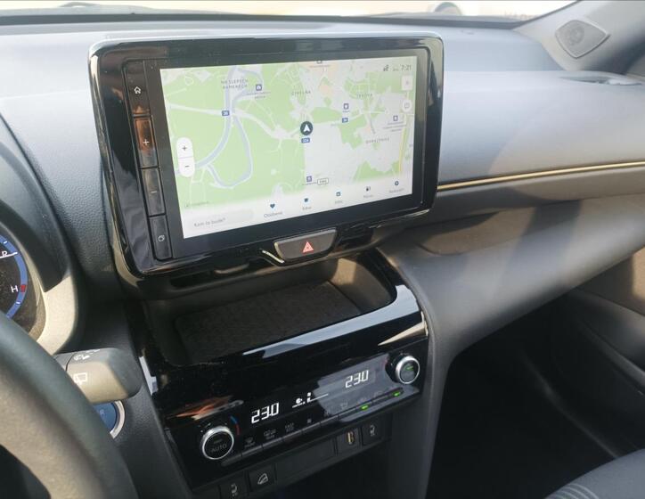 Toyota Yaris Cross 13