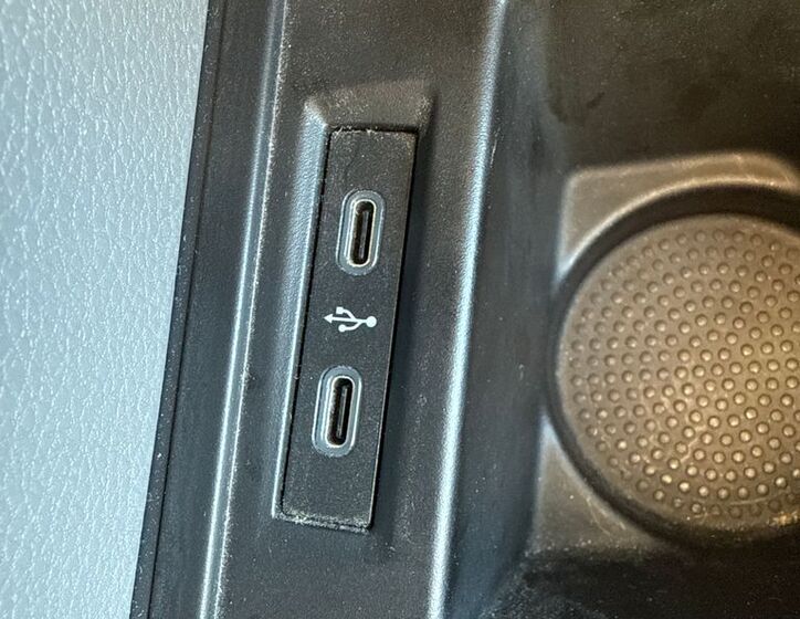 Volkswagen Caravelle 18