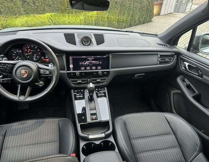 Porsche Macan 8