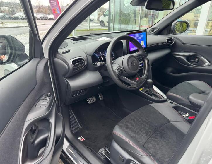 Toyota Yaris Cross 9