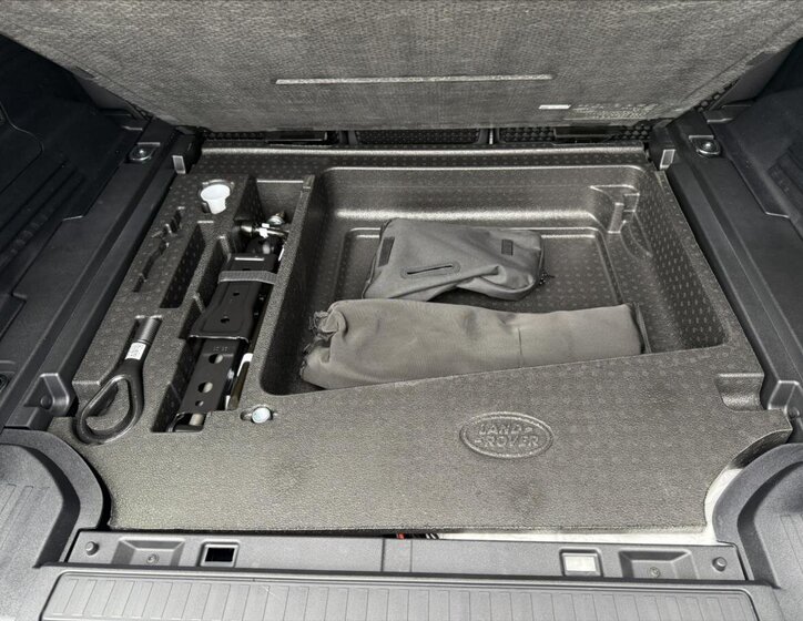 Land Rover Defender SUV / Terénní 3,0 l 147 kw