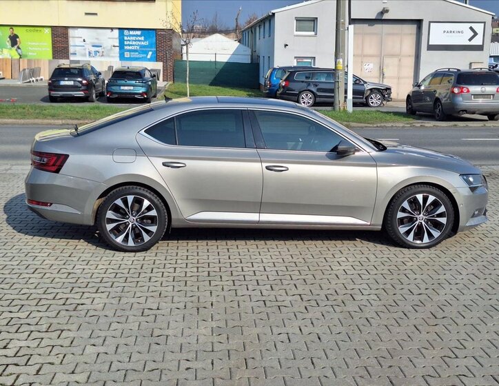Škoda Superb Sedan / Limuzína 2,0 l 140 kw