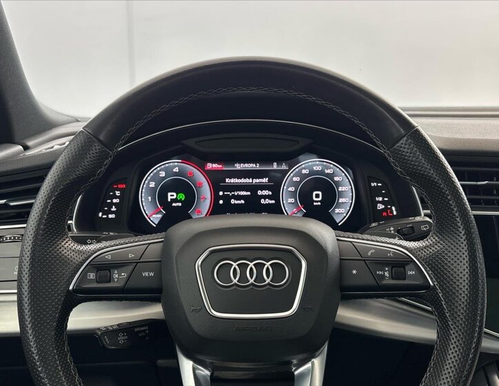 Audi Q8 SUV / Terénní 3,0 l 250 kw