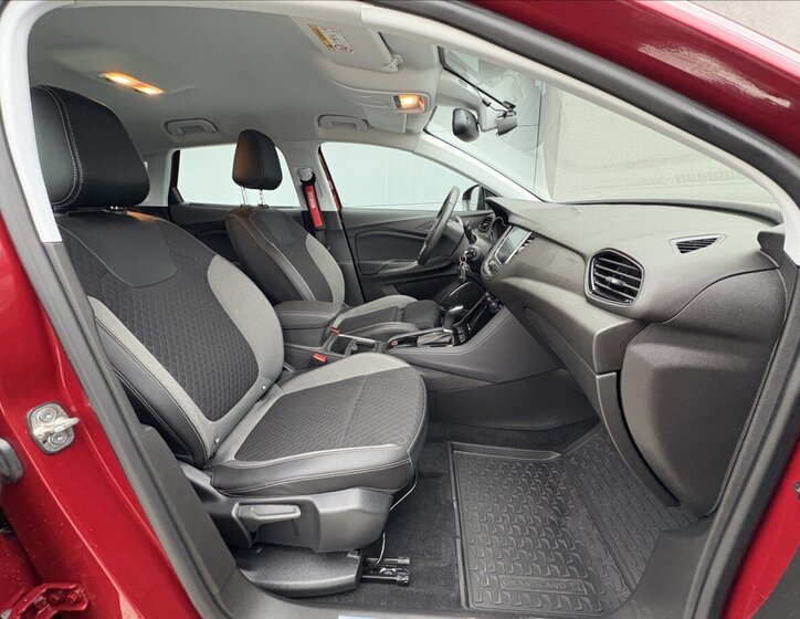 Opel Grandland X Sedan / Limuzína 1,2 l 96 kw