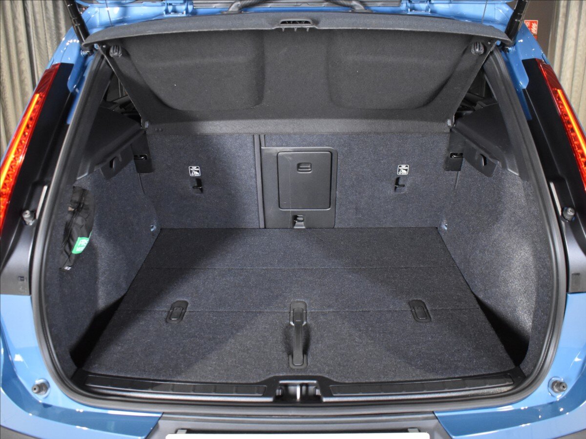 Volvo EX40 SUV / Terénní 0,0 325 kw